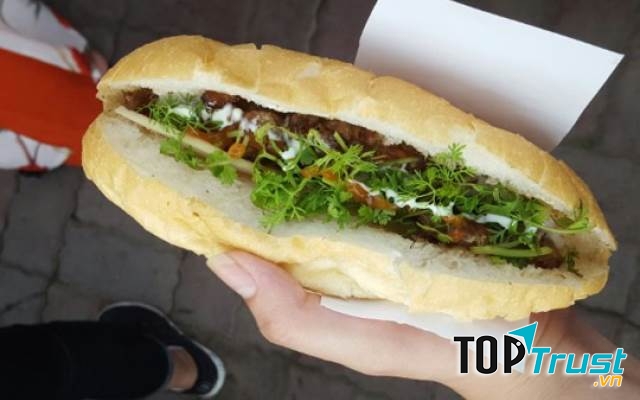 Một chút rau thơm ăn với bánh mì thật tuyệt vời