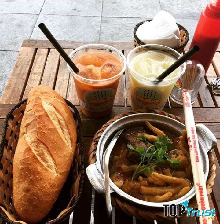 Bánh mỳ chân gà mật ong - Bami House.