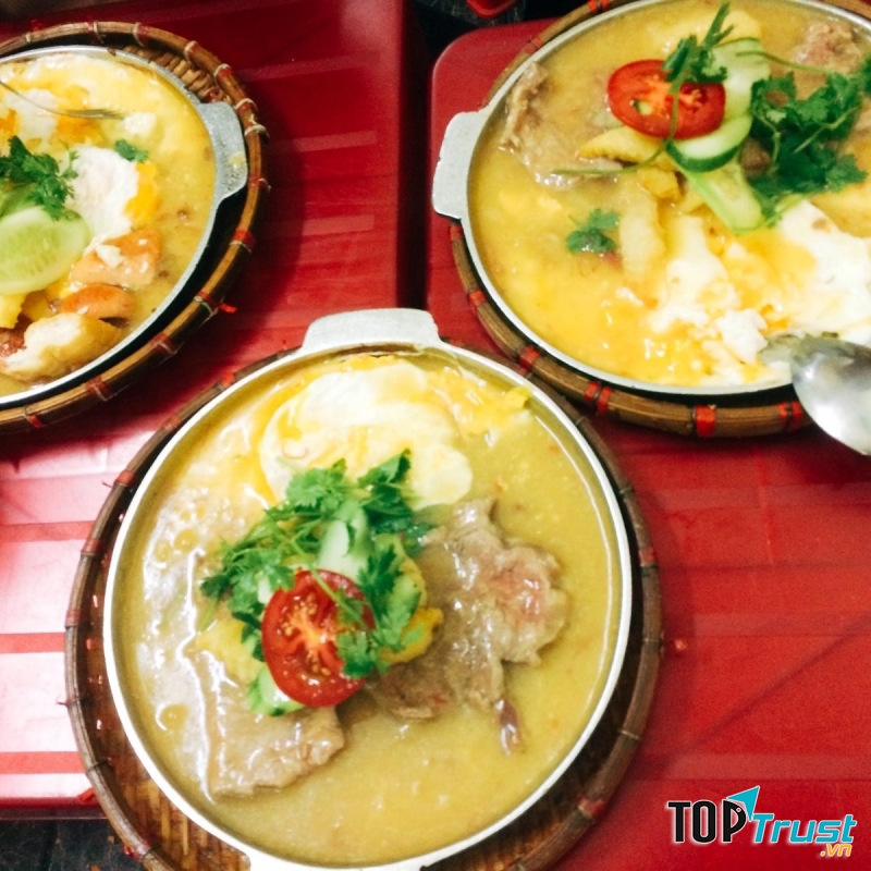 Bánh mỳ chảo bò, trứng.