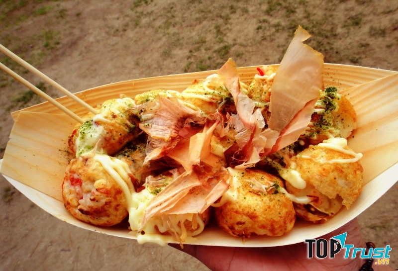 Takoyaki thu hút thực khách bởi hương vị độc đáo của mình (Nguồn: Sưu tầm)