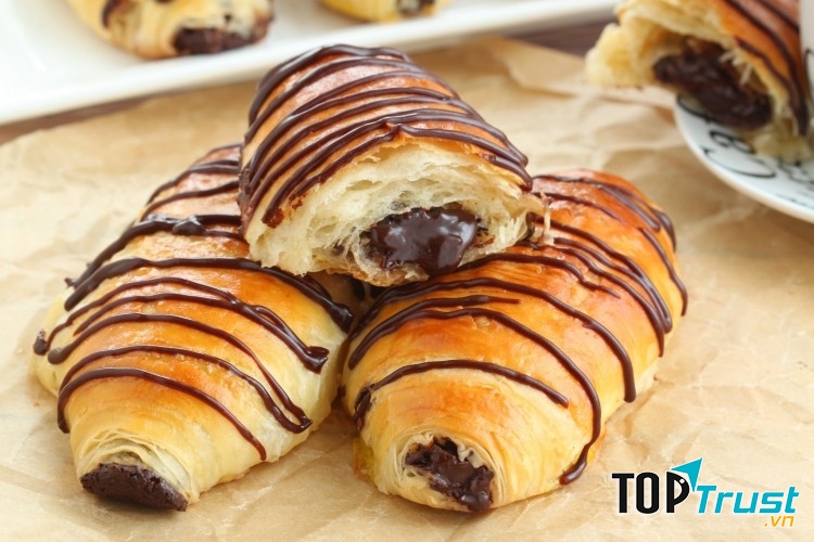 Pain au Chocolat - Món bánh ngọt trứ danh của Paris