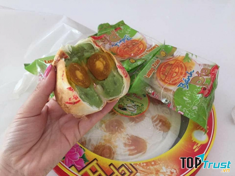 Bánh Pía Lương Trân