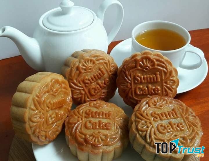 Những chiếc bánh xinh xắn được làm tỉ mỉ, trang trí công phu mang trọn tâm huyết của người làm ra chúng.