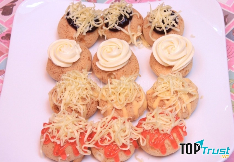 Bánh su kem được nhiều bạn trẻ yêu thích