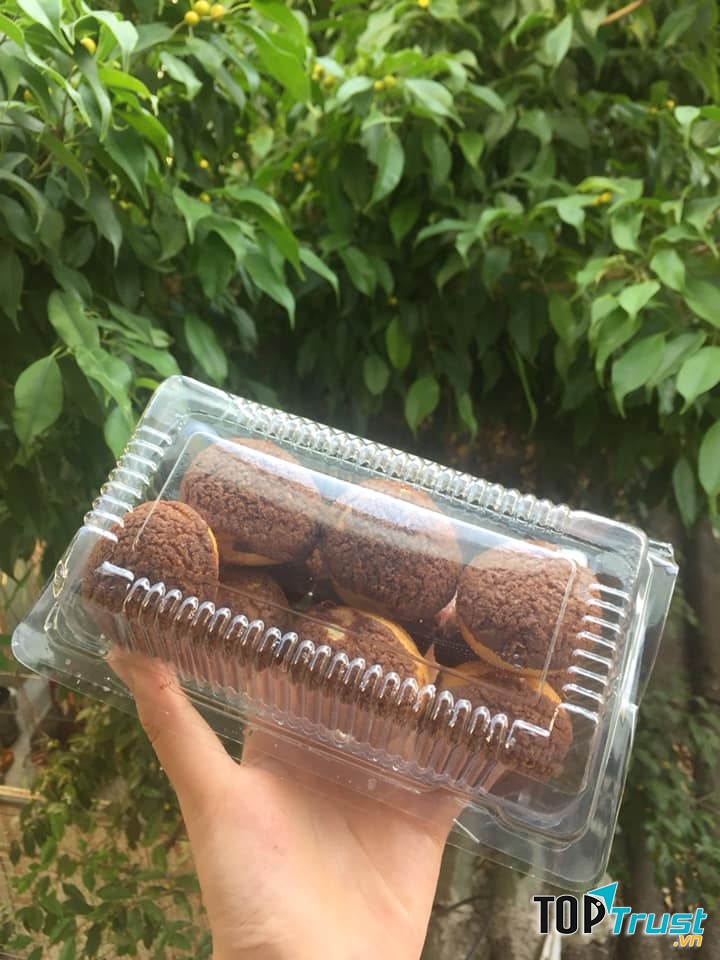 Bánh su kem Nha Cakes với vỏ socola giòn thơm