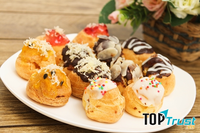 Bánh su kem Singapore