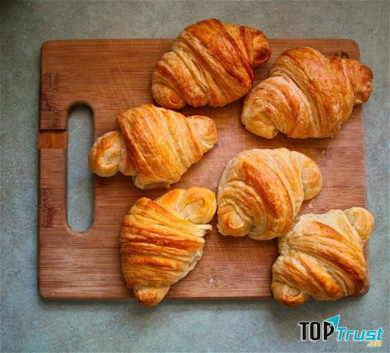 Bánh sừng bò trứng muối