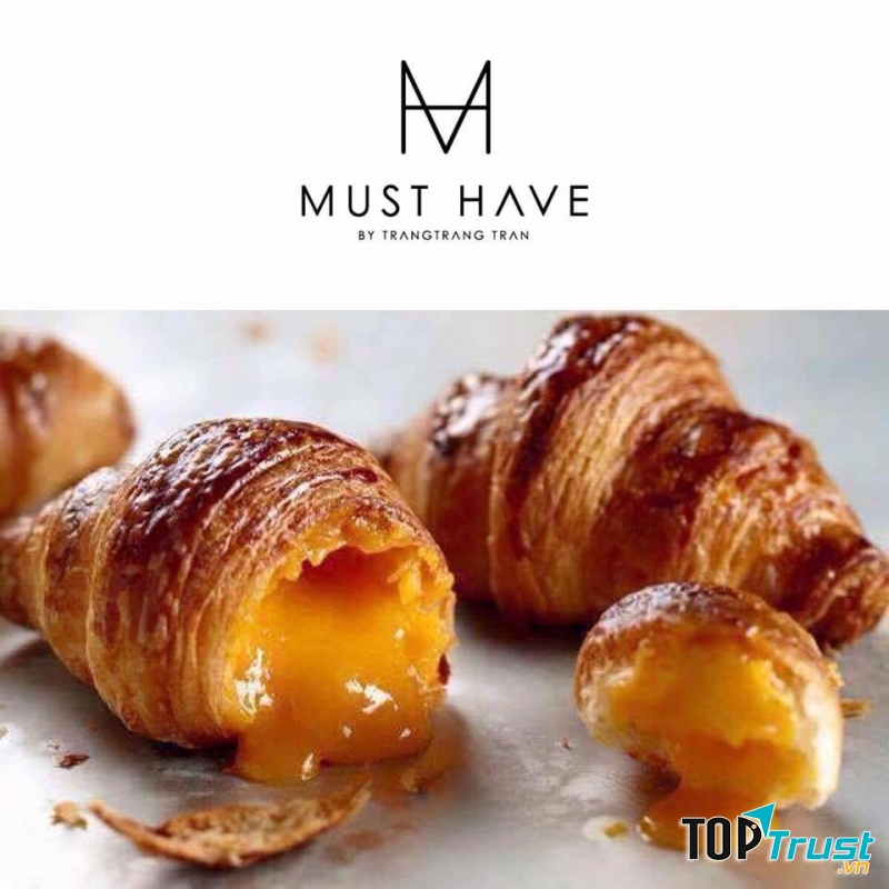 Bánh sừng bò trứng muối