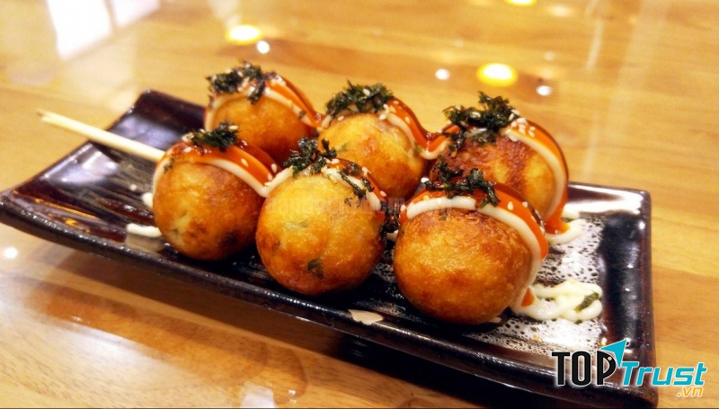 Khác với những món ăn Nhật khác như sushi, bánh bạch tuộc ở Vĩnh Phúc có phần khó kiếm, đa số là ở những quán ăn vặt cho giới trẻ chứ không có một địa chỉ chuyên về loại bánh này. ư