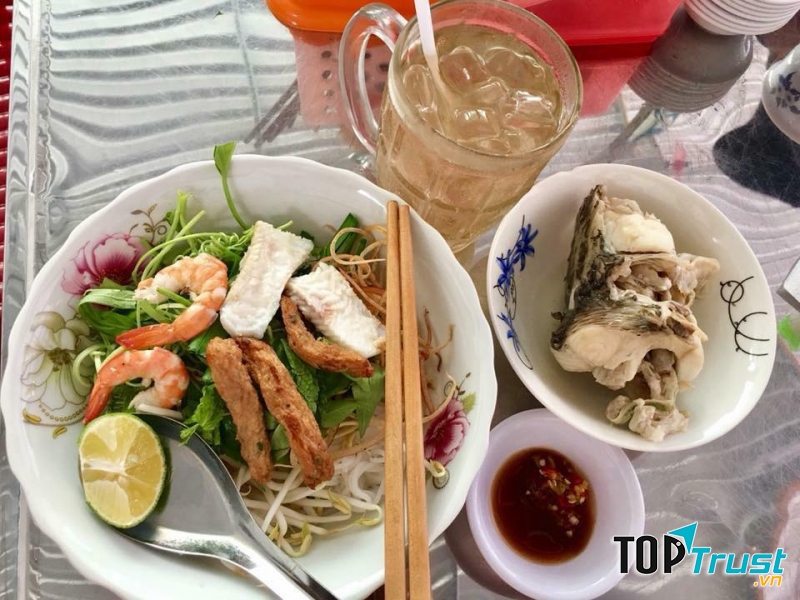 Bún nước lèo Xuân Yến