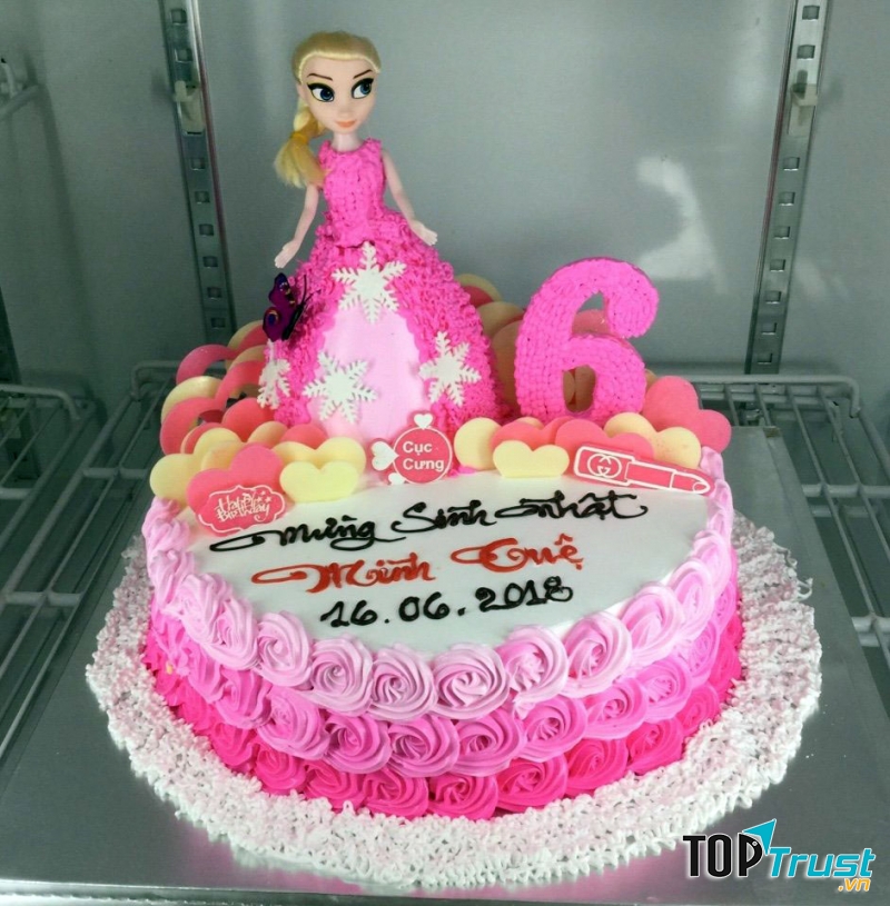 Tất nhiên ngoài mẫu bánh búp bê thì cửa hàng bánh Thành Đô số 1 Cao Bằng còn có rất nhiều lựa chọn khác được cập nhật hàng ngày để bạn chọn lựa.