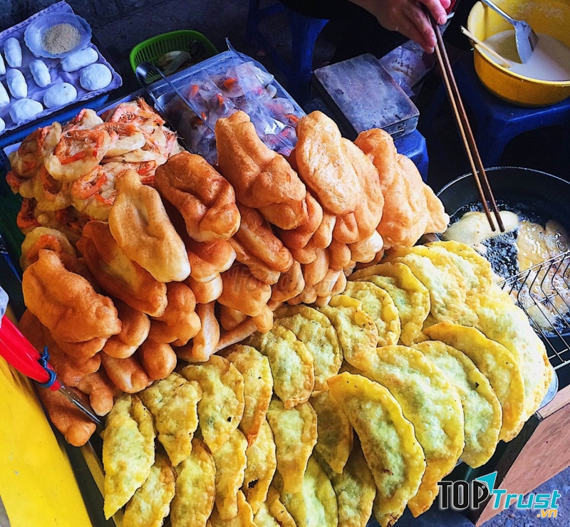 Các món ăn vặt hấp dẫn tại quán