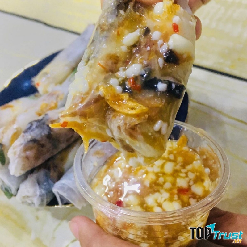 Bánh tráng cuốn sốt bơ me Dì Hồng