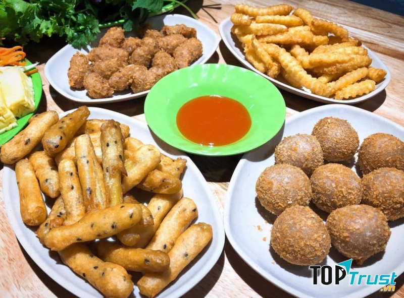 Bánh tráng cuốn thịt heo hải sản Vân Béo