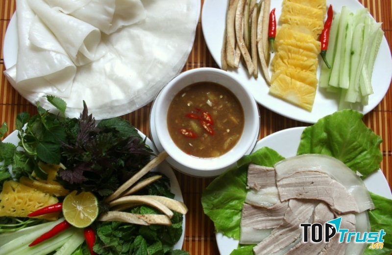 Bánh tráng cuốn thịt heo Quán Trần