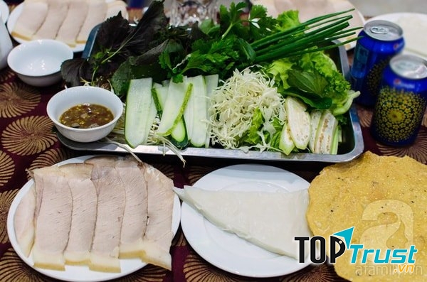 Bánh tráng cuốn thịt heo Quán Trần