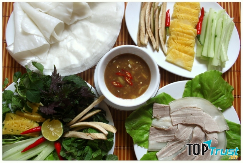 Bánh tráng cuốn thịt heo Trần