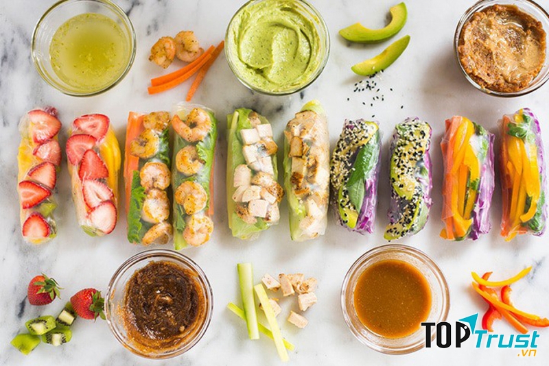 Bánh tráng cuốn trái cây