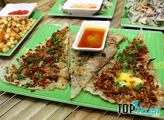 Bánh tráng kẹp trứng