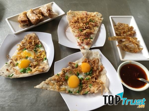 Bánh tráng kẹp nổi tiếng mang thương hiệu Dì Hoa