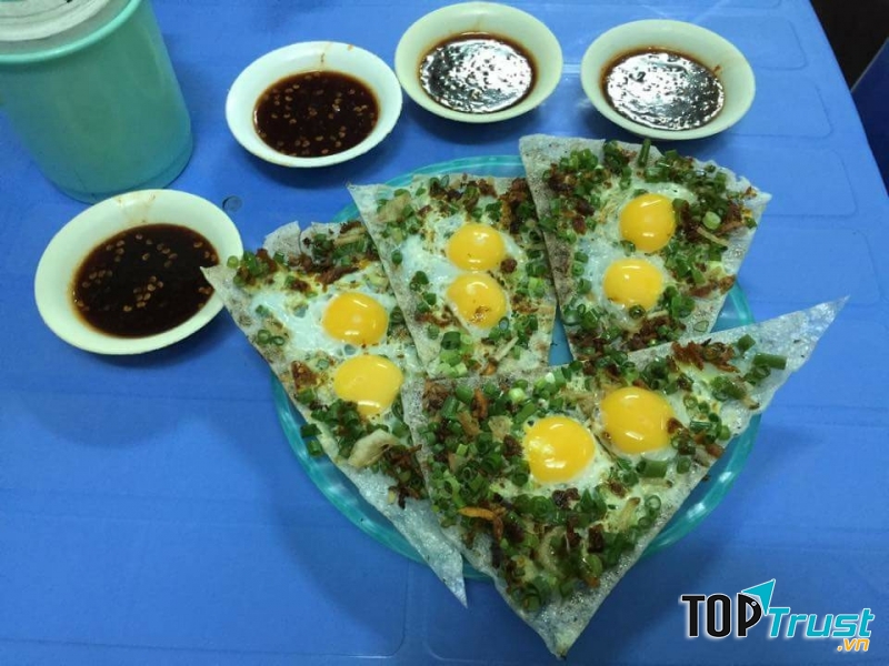 Bánh tráng kẹp ốp la