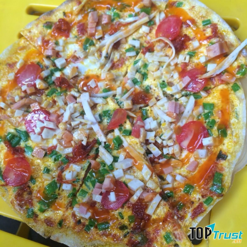 105 Đội Cấn là quán bánh tráng nướng bình dân tập trung rất nhiều học sinh sinh viên.