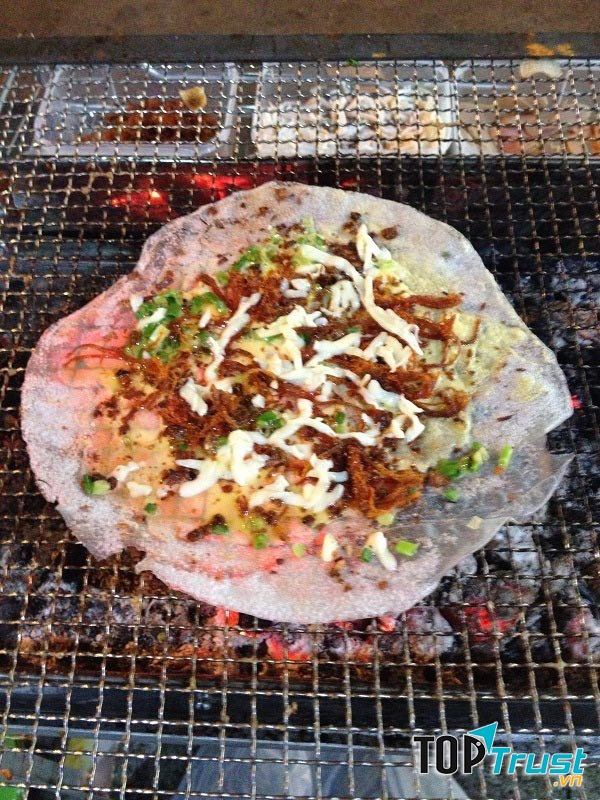 Bánh tráng nướng kết hợp cùng hải sản có gì đặc biệt?