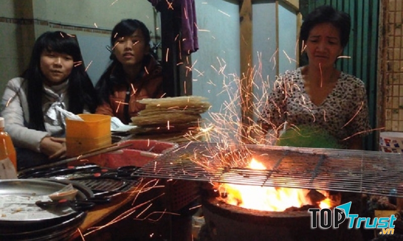 Hình ảnh cô chủ quán