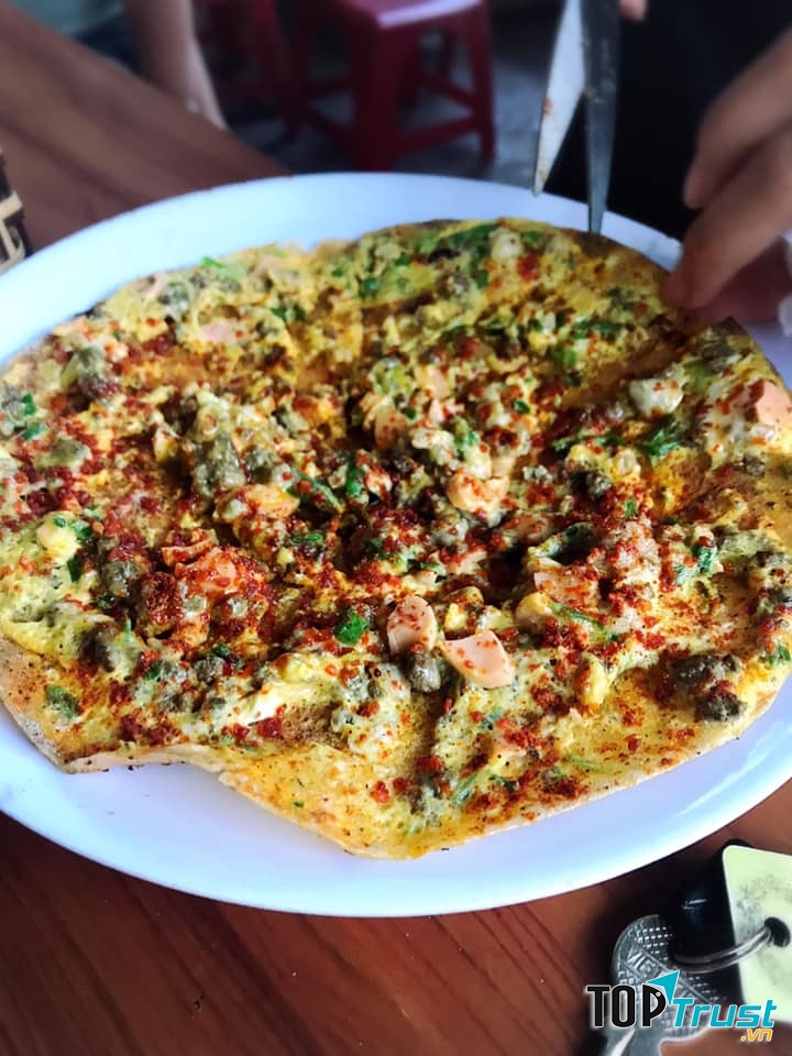 Một cái bánh tráng nướng hội tụ rất nhiều nguyên liệu đa dạng