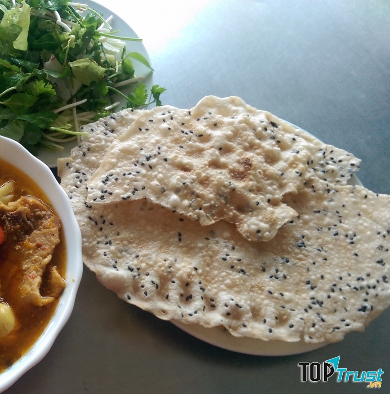 Bánh tráng được dùng rất nhiều trong ẩm thực Quảng Ngãi