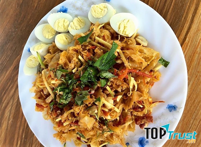 Bánh tráng trộn được ví là pizza của Việt Nam