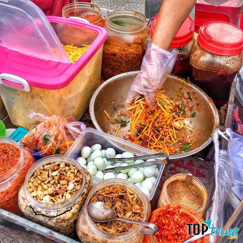 Tuy món này chỉ mới xuất hiện khoảng 7-8 năm trở lại đây thôi, nhưng món bánh này rất vừa túi tiền và còn rất ngon nữa.