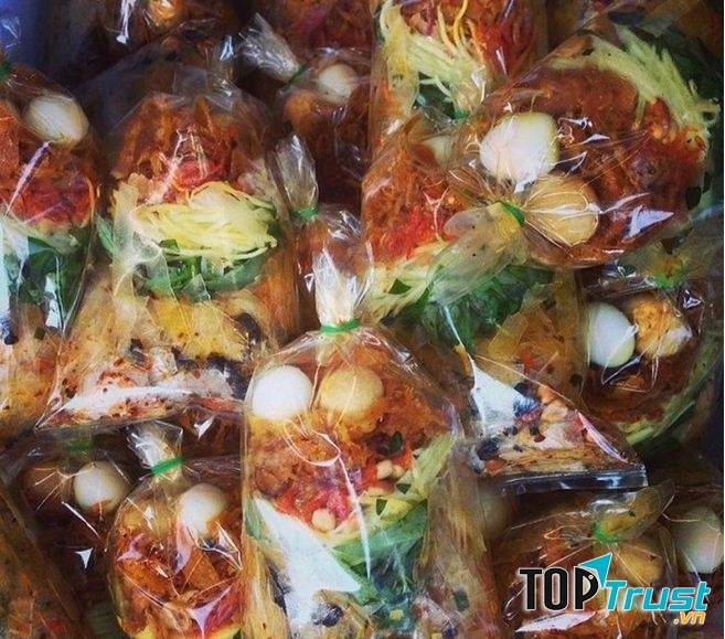 Bánh tráng trộn chú Viên