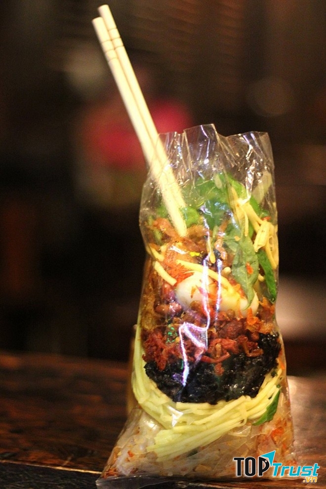 Bánh tráng trộn Luân