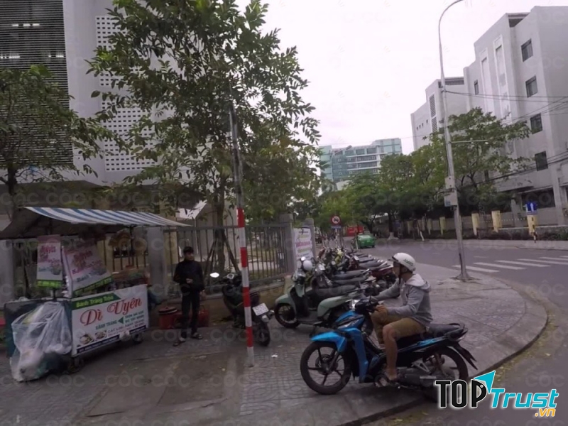 Bánh tráng trộn dì Uyên