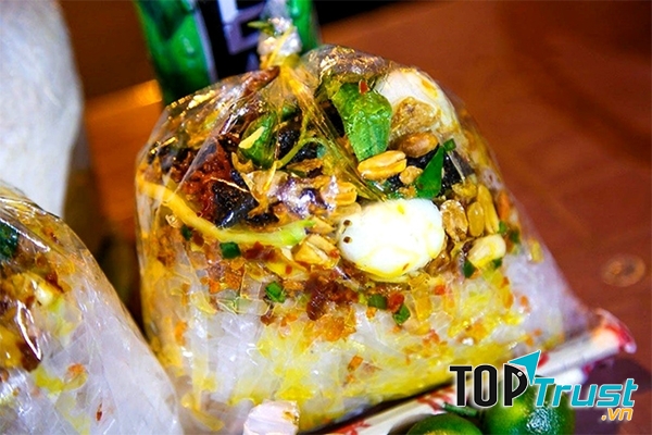 Bánh tráng trộn Hòa Hảo