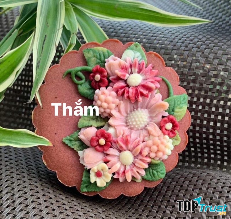 Phạm Hồng Thắm còn sáng tạo thêm các loại hình thù độc đáo với hình ảnh, màu sắc bắt mắt