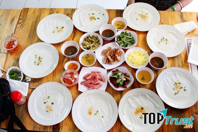 Bánh ướt thịt nướng Ban Mê – 2.000đ/đĩa