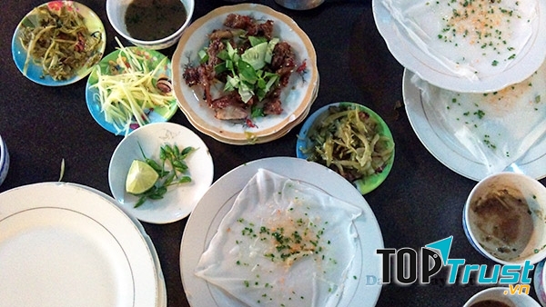 Bánh Ướt Thịt Nướng Huyền Anh