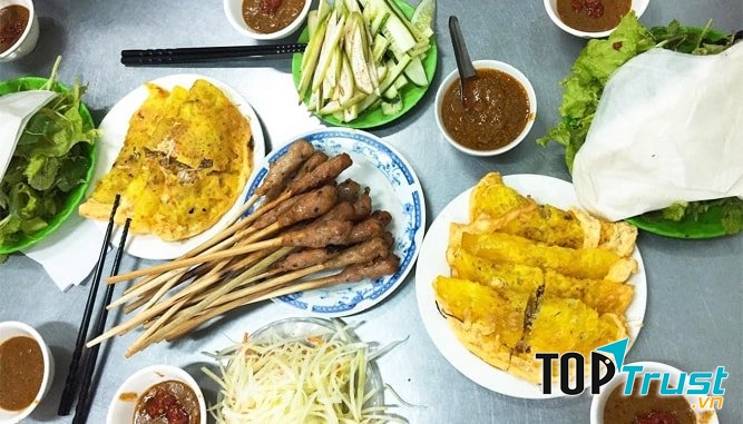 Những chiếc bánh xèo vàng rộm, thơm ngon
