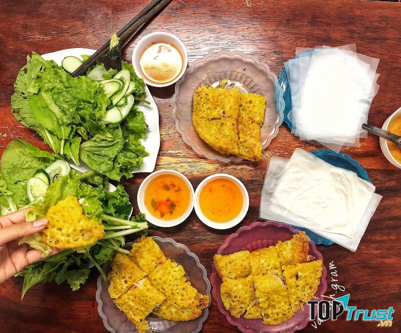 Bánh xèo của địa điểm này đã âm thầm chinh phục nhiều khách hàng khó tính bởi hương vị riêng biệt của mình