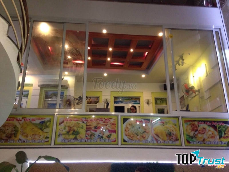 Không gian quán Bánh Xèo Tôm Nhảy Ông Hùng