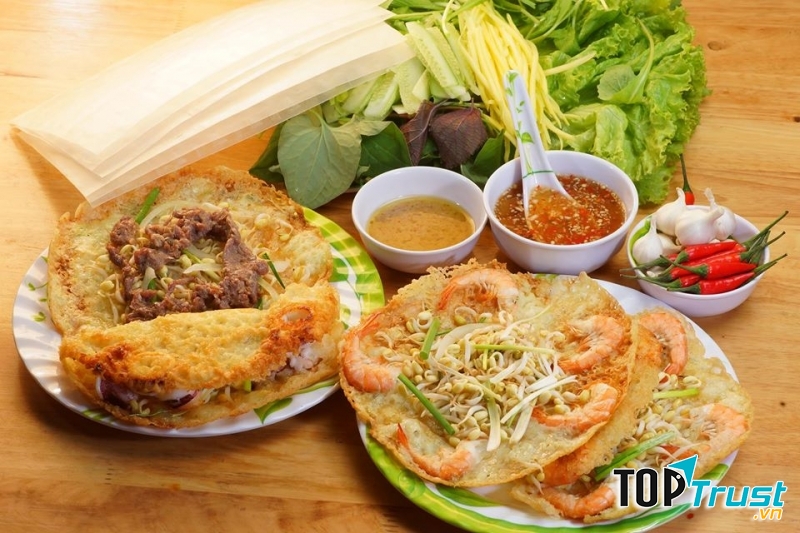 Mọi thứ hoà quyện đều rất ngon, bánh xèo giòn vừa không ngấy