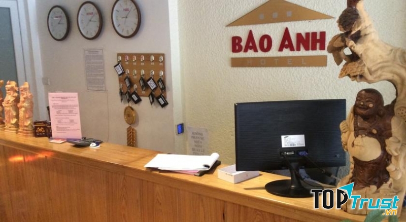 Quầy lễ tân của khách sạn.