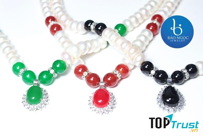 Vòng cổ ngọc trai kết hợp đá Mã Não cao cấp (hình ảnh lấy từ website của Bảo Ngọc Jewelry)