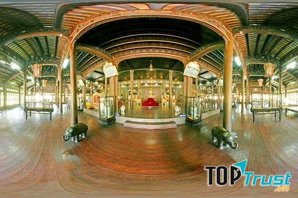 Điện Long An (Bảo tàng mĩ thuật Huế) - Cung điện đẹp nhất trong hoàng thành