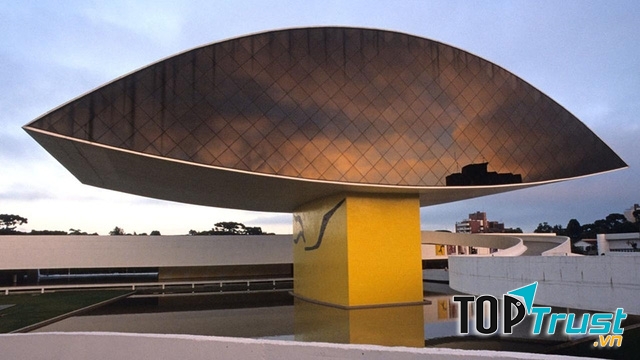 Bảo tàng Oscar Niemeyer, Brazil