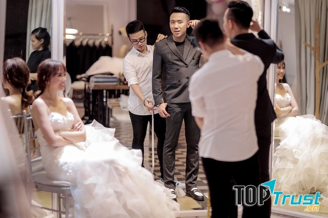 Thử váy cưới cho Hari