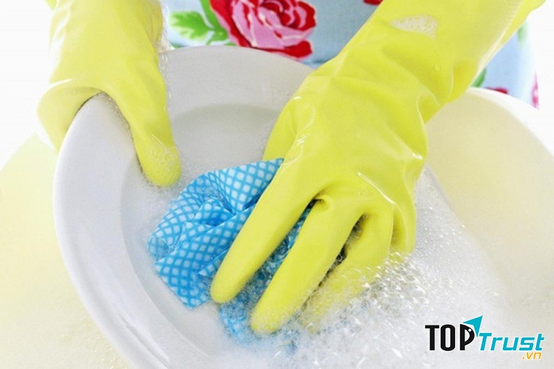 Bảo vệ da tay khỏi tác hại của hóa chất