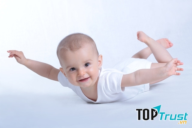 Mặc quần áo bằng chất liệu thoáng mát